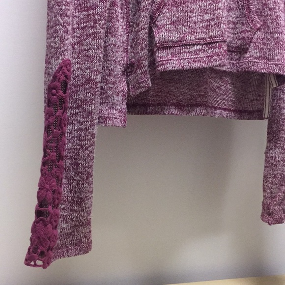 Light sweater with lace detail - Picture 2 of 5